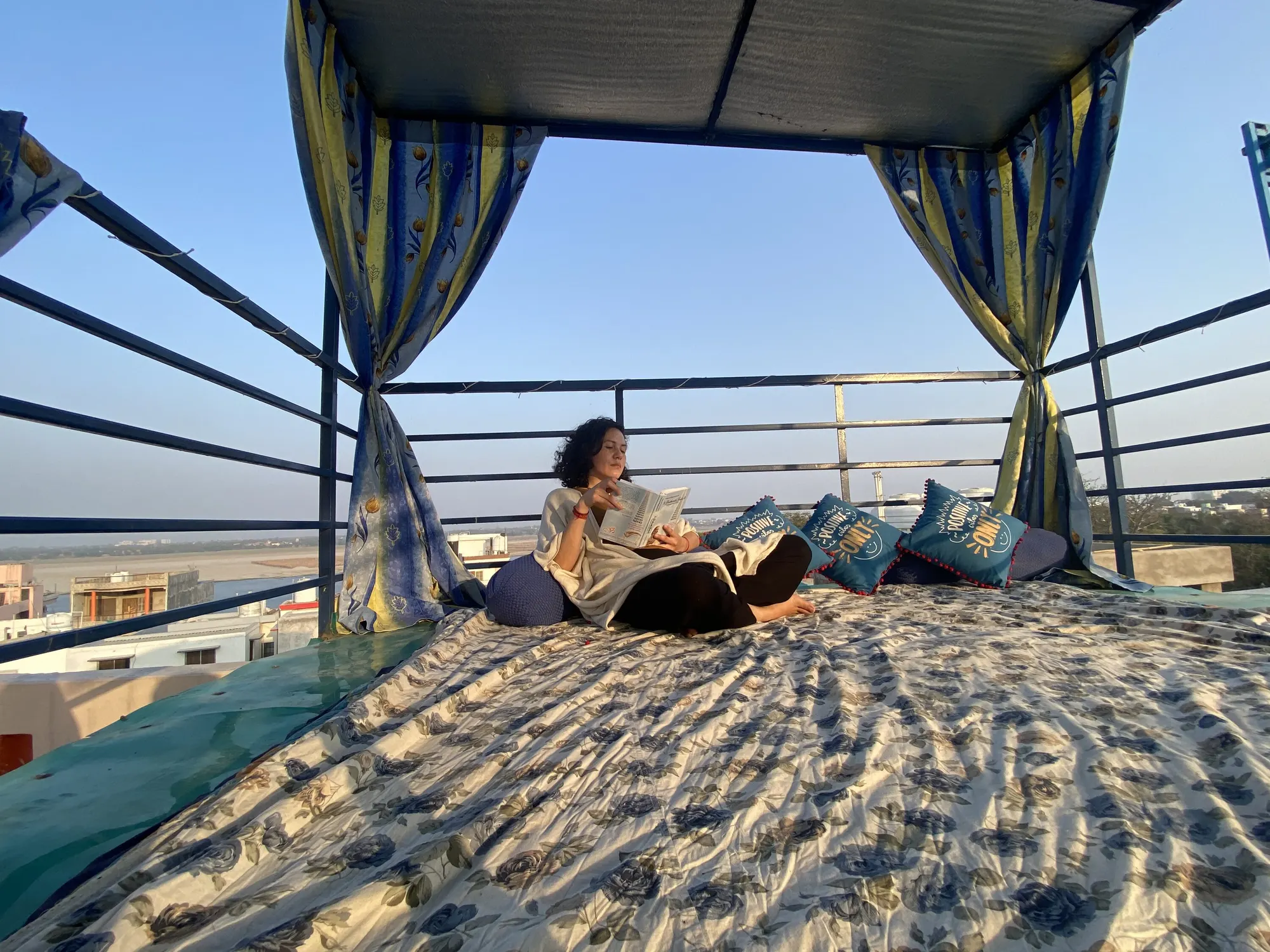 A perfect stay by the Assi Ghat – Live Free Banaras